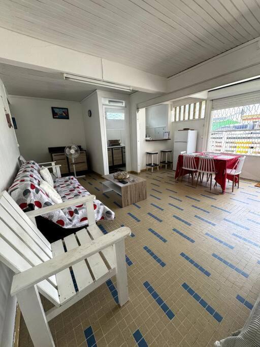 Maison Authentique A 300M De La Plage Sainte-Anne Kültér fotó