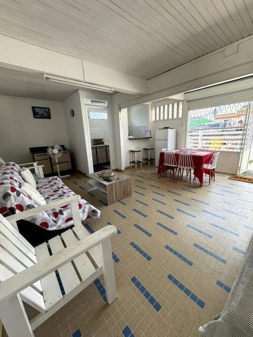 Maison Authentique A 300M De La Plage Sainte-Anne Kültér fotó